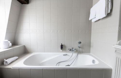 Bohon Hotel | Hotel LEA - Maison Caerdinael