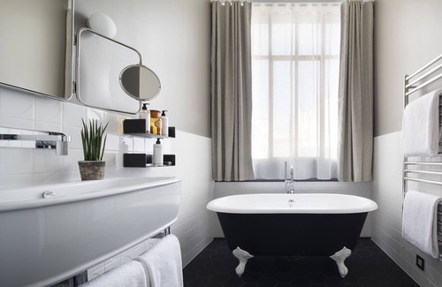 Quartier Saint-Ambroise Hotel | Hotel Les Deux Girafes