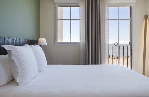 Quartier du Casino Hotel | Hotel Les Flots - Chatelaillon Plage