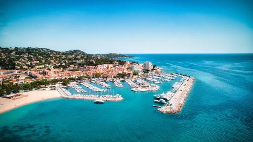 Sainte-Maxime City Centre Hotel | Hotel Les Palmiers