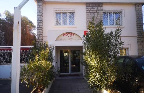 Saint-Eloi Hotel | Hotel les Troenes