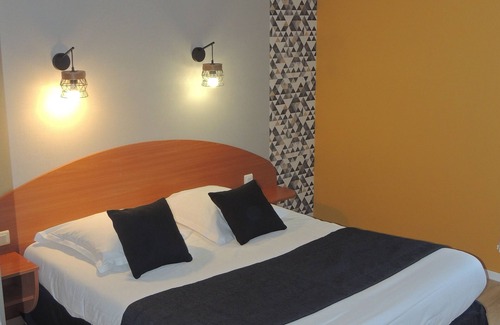Bressuire Hotel | Hotel Les Trois Marchands