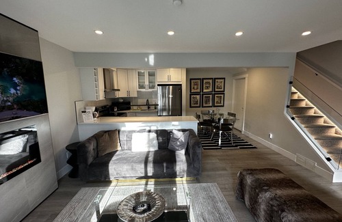 Southeast Calgary Casa | Hotel living, newly renovated, AC, minutes to DT