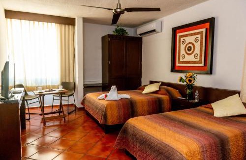 Downtown Cancun Hotel | Hotel Los Girasoles