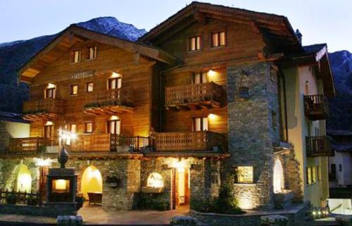 Courmayeur Hotel | Hotel Maison Saint Jean