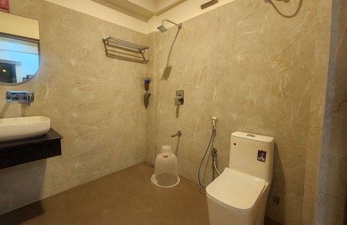 Vellore Hotel | Hotel Maitreya Inn