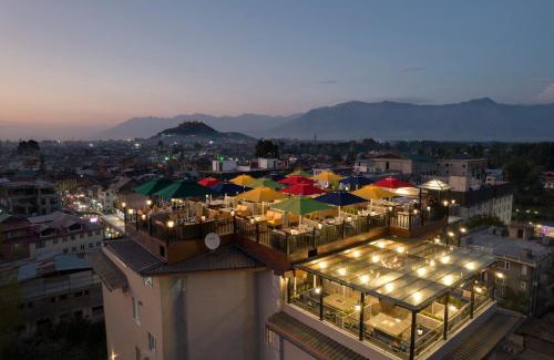Srinagar Hotel | Hotel Meerz