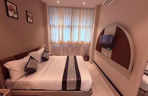 Thane West Cabina | Hotel Melody NX
