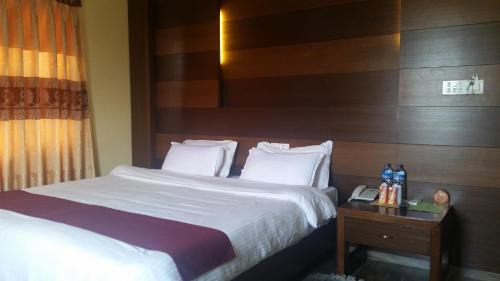 Pokhara Hotel | Hotel Middle Path & Spa
