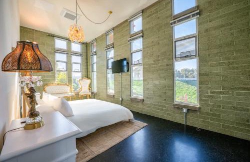 Logan Heights Casa | Hotel Narcissus - Room 6
