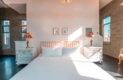 Logan Heights Casa | Hotel Narcissus - Room 6