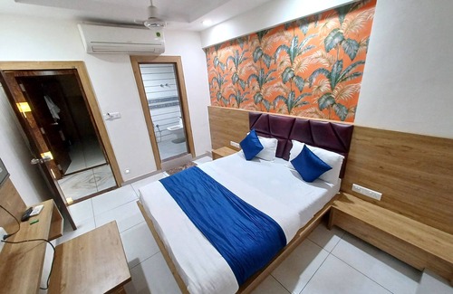 Vastrapur Hotel | Hotel New Lake View