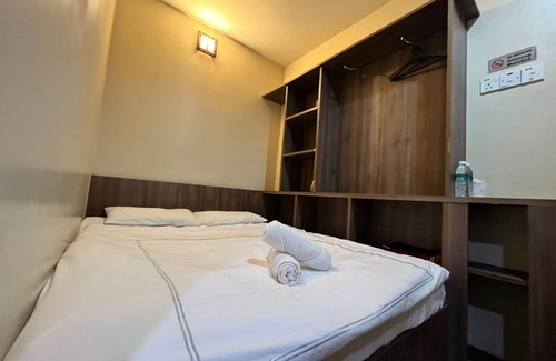 Kampung Kuala Parit Hotel | OYO 91040 Hotel Ezi Inn