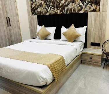 Mathura Hotel | Hotel Oliver Courtyard