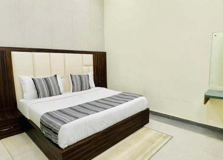 Mathura Hotel | Hotel Oliver Courtyard