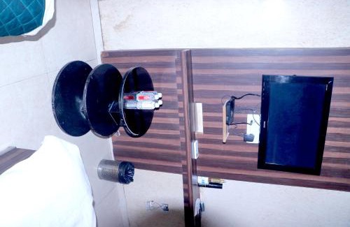 Karol Bagh Hotel | Hotel OM Delhi-Near Karol Bagh Metro Station