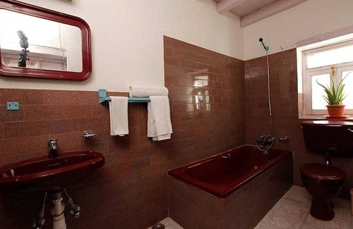 Mustang Hotel | Hotel Om's Home