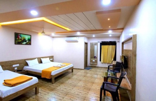 Veraval Hotel | Hotel Platinum