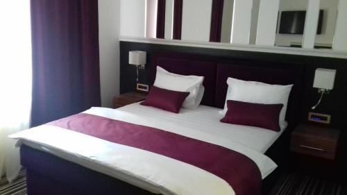 Central Serbia Cama Y Desayuno | Hotel Prezident
