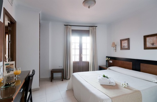 Conil de la Frontera City Center Hotel | Hotel Restaurante Blanco y Verde