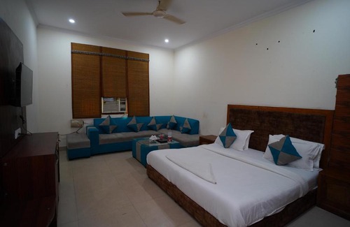 Sahibabad Hotel | Hotel Rise - Vaishali