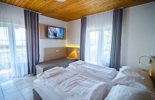 Balatonboglar Apartamento | Apartamento vacacional en una pensión con desayuno, panorama y 2 balcones