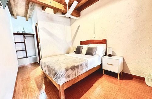 Santa Maria Ahuacatlan Cama Y Desayuno | Hotel Room, one block from Lake Cent 6