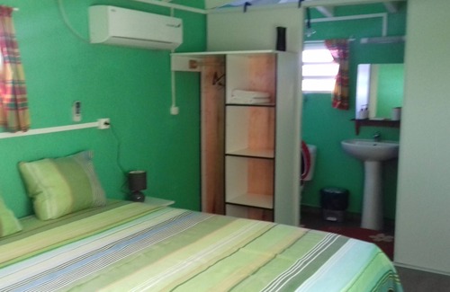 Port-Louis Hotel | Habitaciones de hotel con baño privado.
