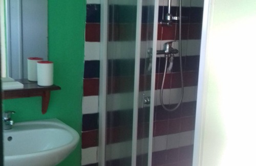 Port-Louis Hotel | Habitaciones de hotel con baño privado.