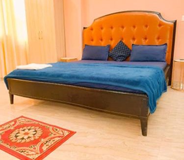 South West Cama Y Desayuno | Hotel Rose In Dwarka 8 Sec
