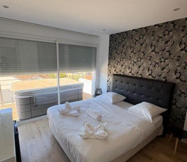 Frejus Plage Hotel | Hotel Sable Et Soleil - Port, Plage & Jacuzzi privé