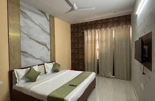 Sector 15 Hotel | Hotel Saina Stay Inn