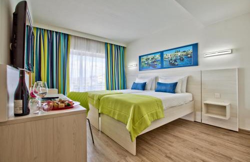 Qawra Hotel | Hotel Santana