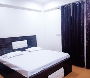 Dwarka Cama Y Desayuno | Hotel Satguru In Dwarka More