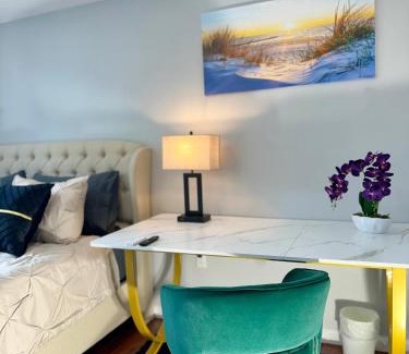 Communipaw Casa | Hotel-Style, No Host, Professionally Managed ID252