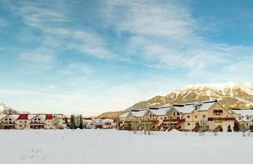 East Kootenay Apartamento | Hotel Style Suite / New Mattress / Private