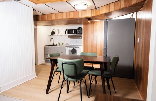 Manor Apartamento | Hotel-Style Suite w/Kitchen