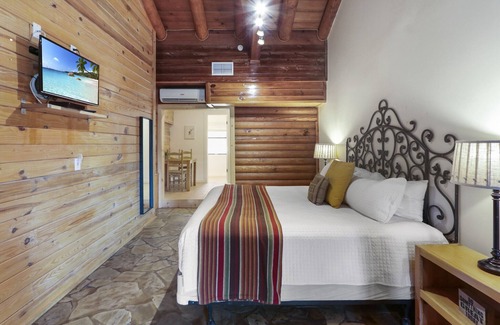 Wimberley Hotel | Hotel Style Suite with Resort Pool, Fire Pit, and Grill