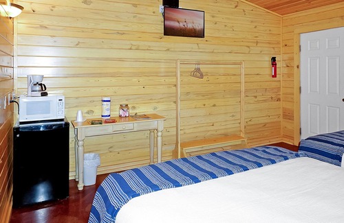 Wimberley Hotel | Hotel Style Suite with Two Queen Beds - Minutes from Downtown!