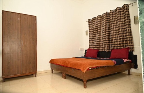 Khatri Park Housing Society Hotel | hotel sumant palace