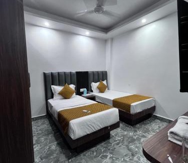 Paharganj Hotel | Hotel the haveliya-1 mint from new delhi railway station & connaught place