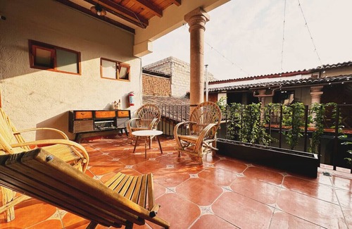 Santa Maria Ahuacatlan Apartamento | Hotel type room, one block from Lake 10
