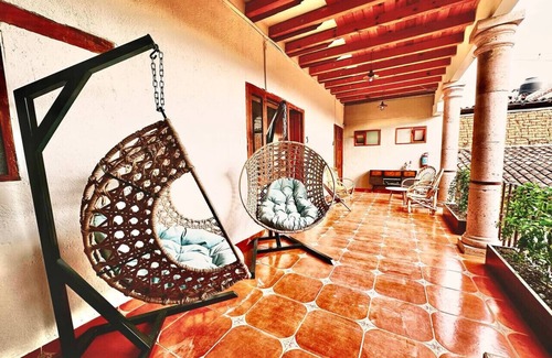 Santa Maria Ahuacatlan Apartamento | Hotel type room, one block from Lake 10