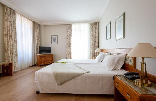 Geres Hotel | Hotel Universal