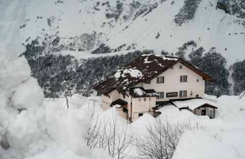 Kazbegi Hotel | Hotel VERANDA