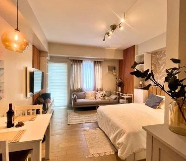 Socorro Cama Y Desayuno | Hotel Vibe in Manhattan Plaza, Araneta City, Cubao