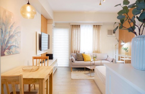 Socorro Cama Y Desayuno | Hotel Vibe in Manhattan Plaza, Araneta City, Cubao