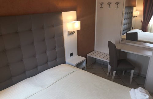 San Secondo di Pinerolo Hotel | Hotel Villa Glicini