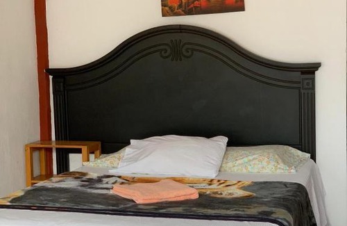 San Pedro La Laguna Hotel | Hotel Villa del Lago, Gladys