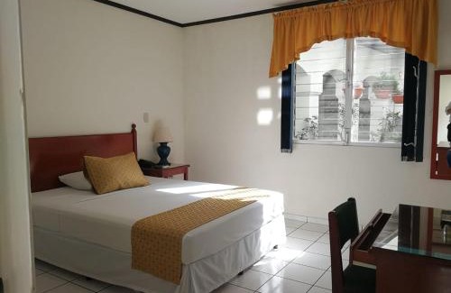 San Salvador Hotel | Hotel Villa Serena San Benito